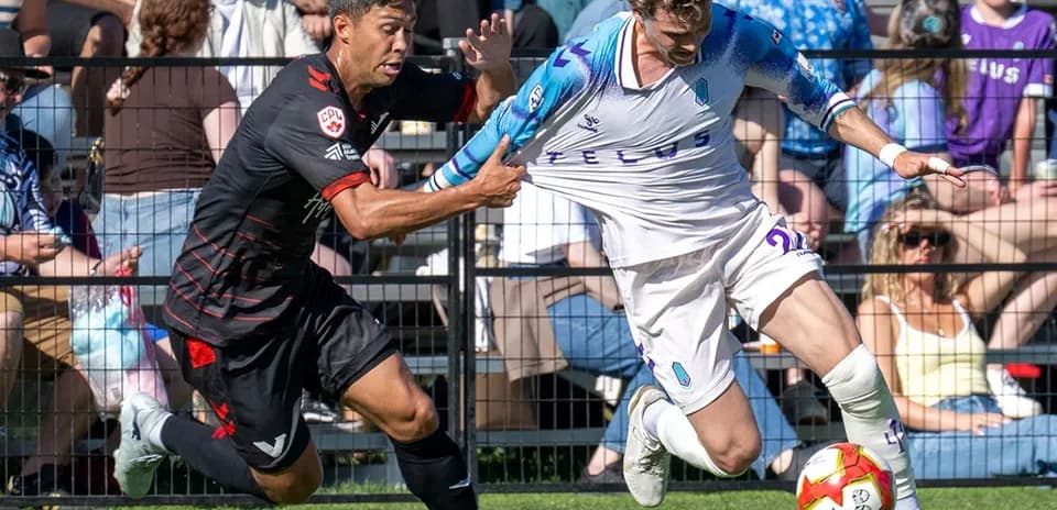 Vancouver FC contra Pacific FC en la acción