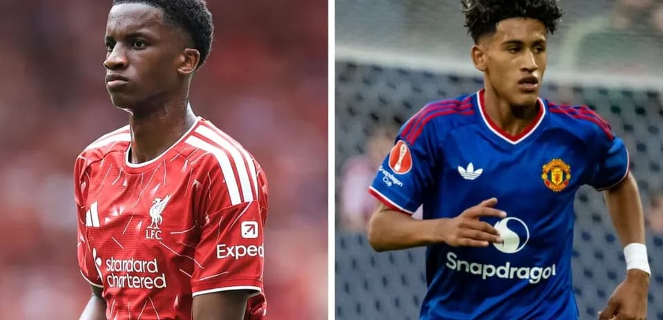 Jugadores de Liverpool y Manchester United en acción