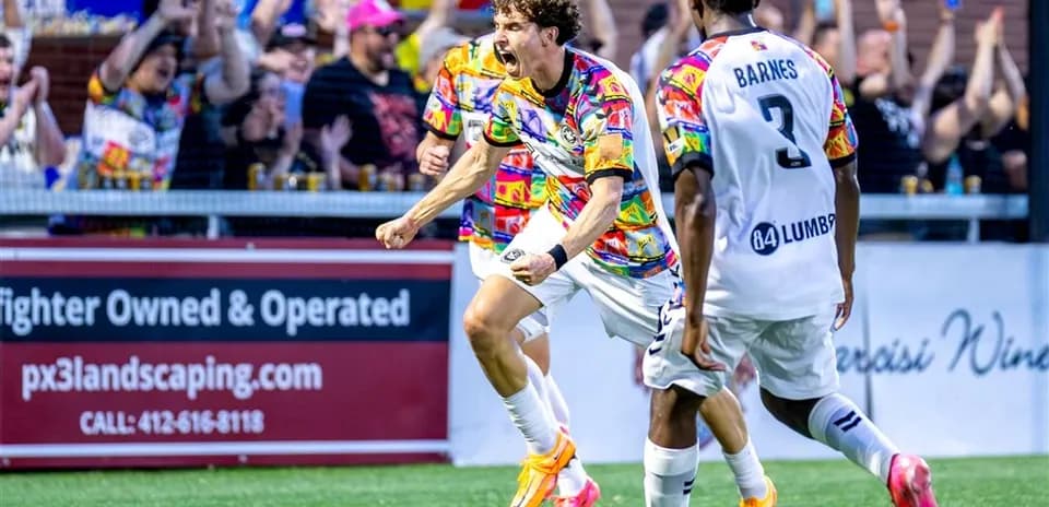 Celebración de gol del Pittsburgh Riverhounds