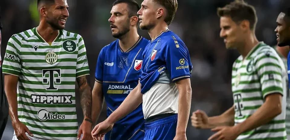 Jugadores de Ferencváros y Vojvodina en el partido