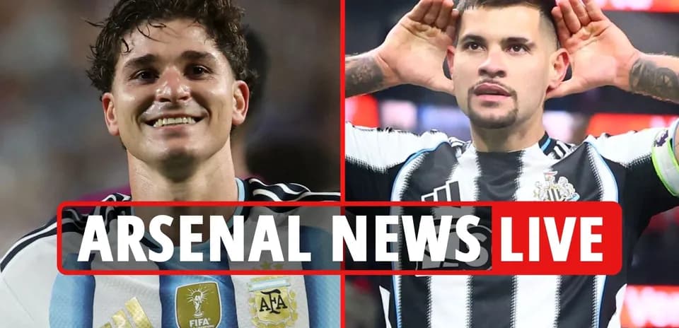 Jugadores sonrientes de Argentina y Newcastle en acción