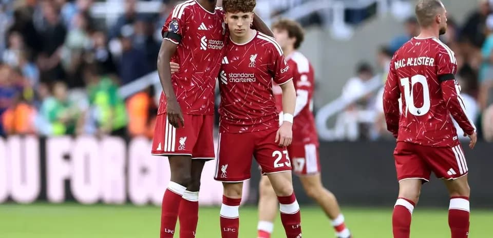 Jugadores de Liverpool en el campo durante el partido