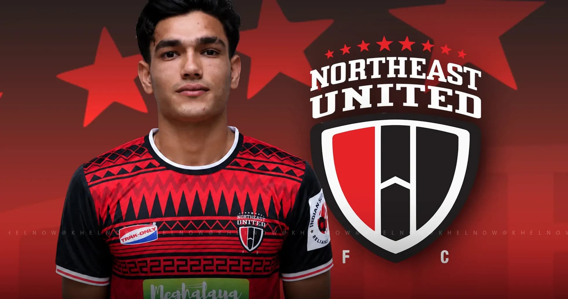 Jugador de Northeast United con uniforme y logo