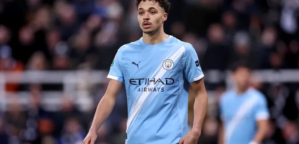 Jugador de Manchester City en el campo durante partido