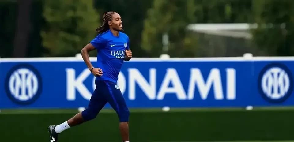 Jugador corriendo durante entrenamiento en campo