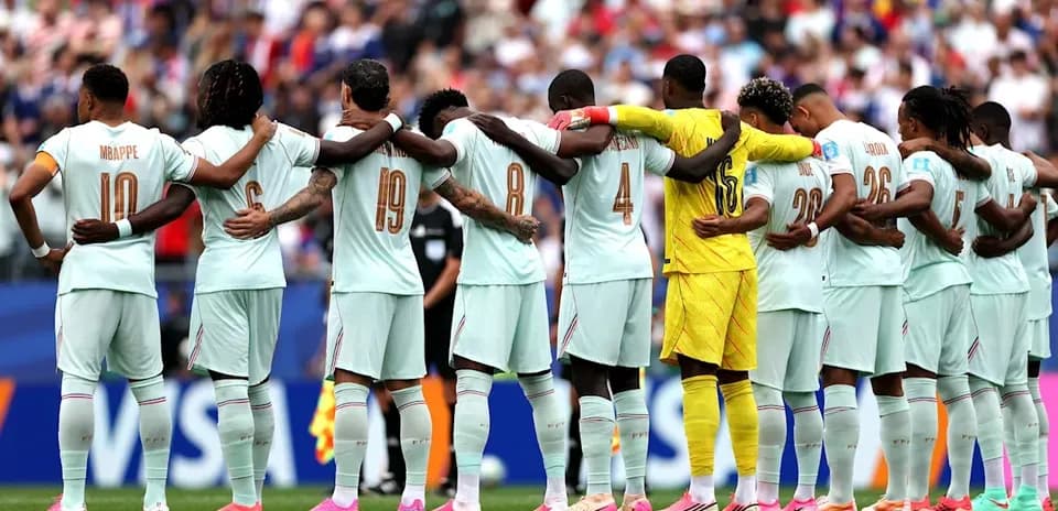 Jugadores de Francia en formación antes del partido