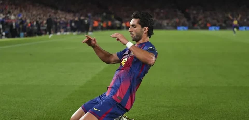 Jugador de Barcelona celebrando un gol en el campo