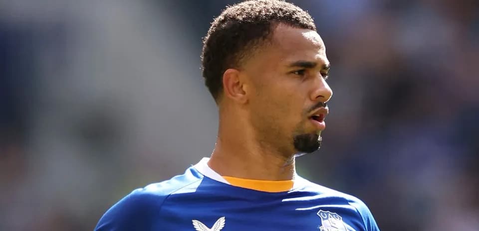 Jugador de Everton en el campo durante el partido