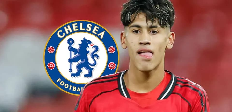 Jugador de fútbol con camiseta roja y logo de Chelsea