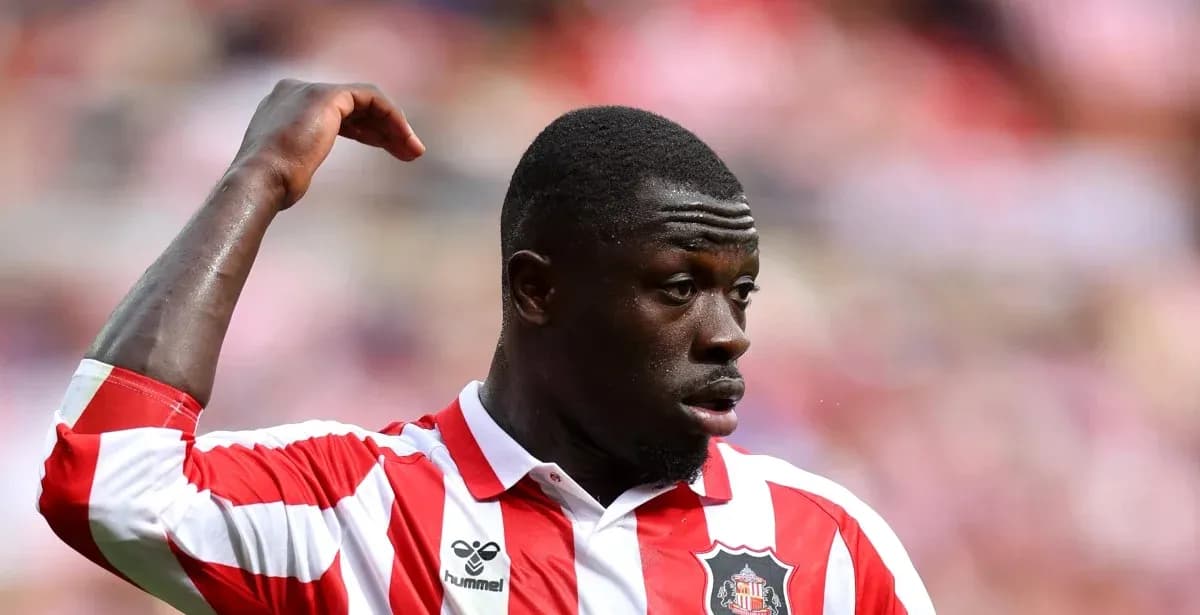 Jugador de Sunderland señalando durante un partido