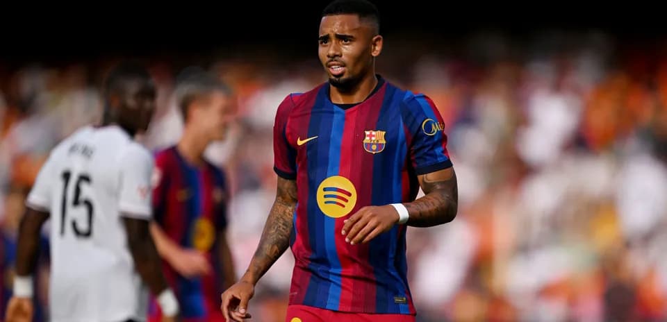 Jugador de Barcelona en el campo durante un partido
