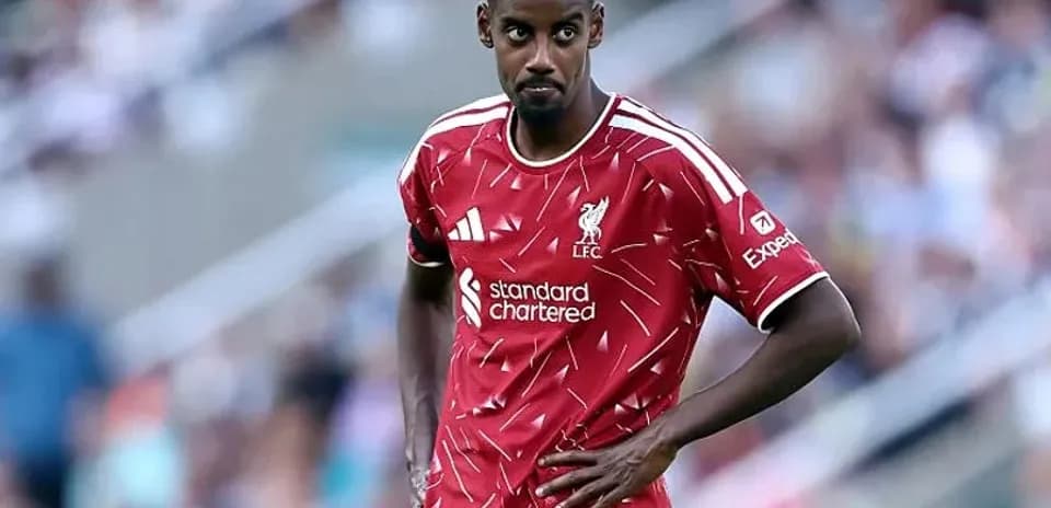Jugador de Liverpool en el campo durante partido