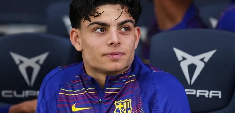Jugador del FC Barcelona sentado en el banquillo