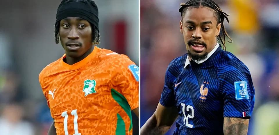 Jugadores de fútbol en acción, representando a sus selecciones