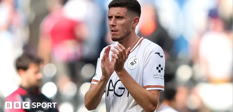 Jugador de Swansea City aplaudiendo tras el partido