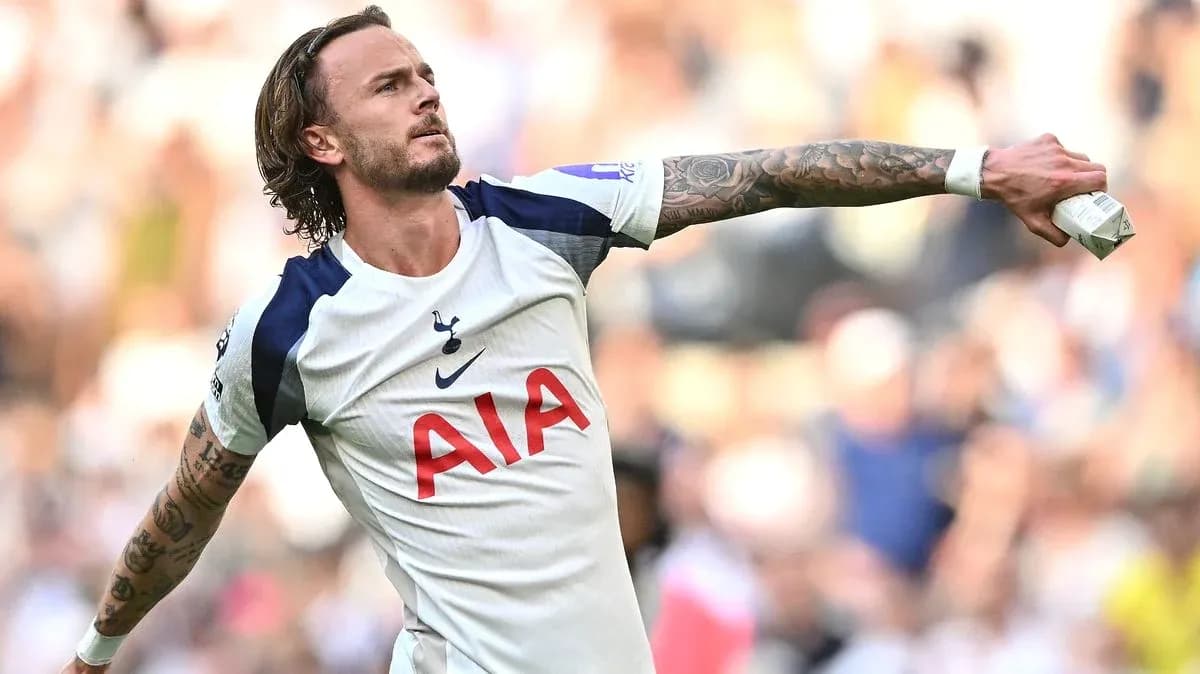 Jugador de Tottenham celebrando con los brazos extendidos