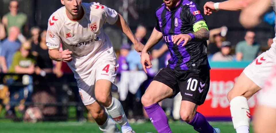 Cavalry FC contra Pacific FC en la cancha