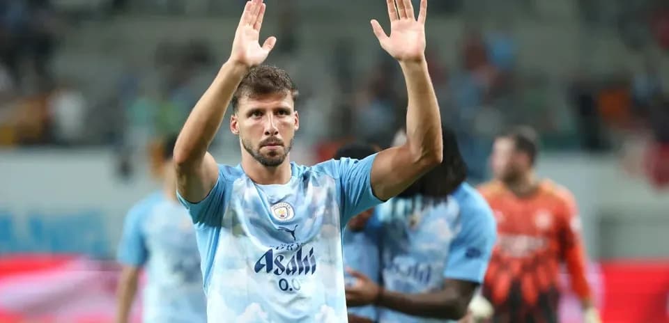 Jugador saludando a la afición tras el partido