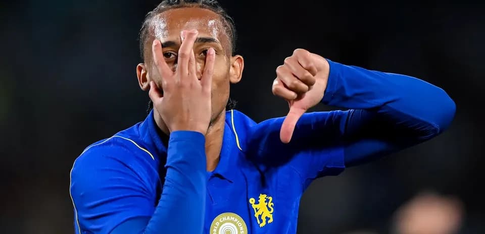 Jugador mostrando gestos durante el partido