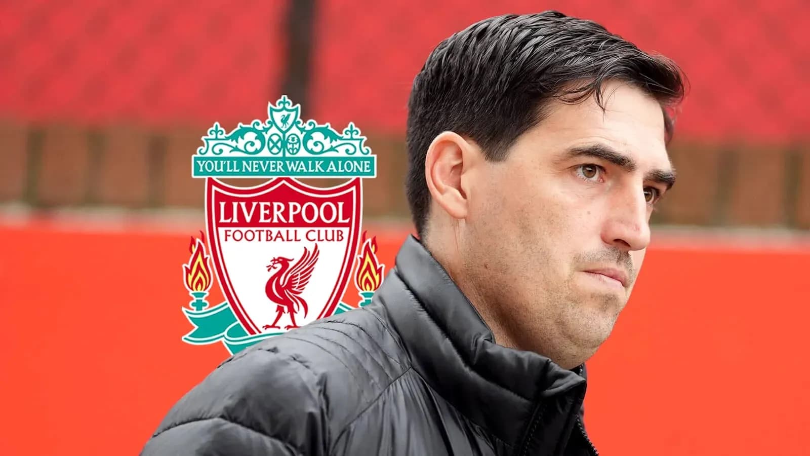 Entrenador de Liverpool con logo del club de fondo