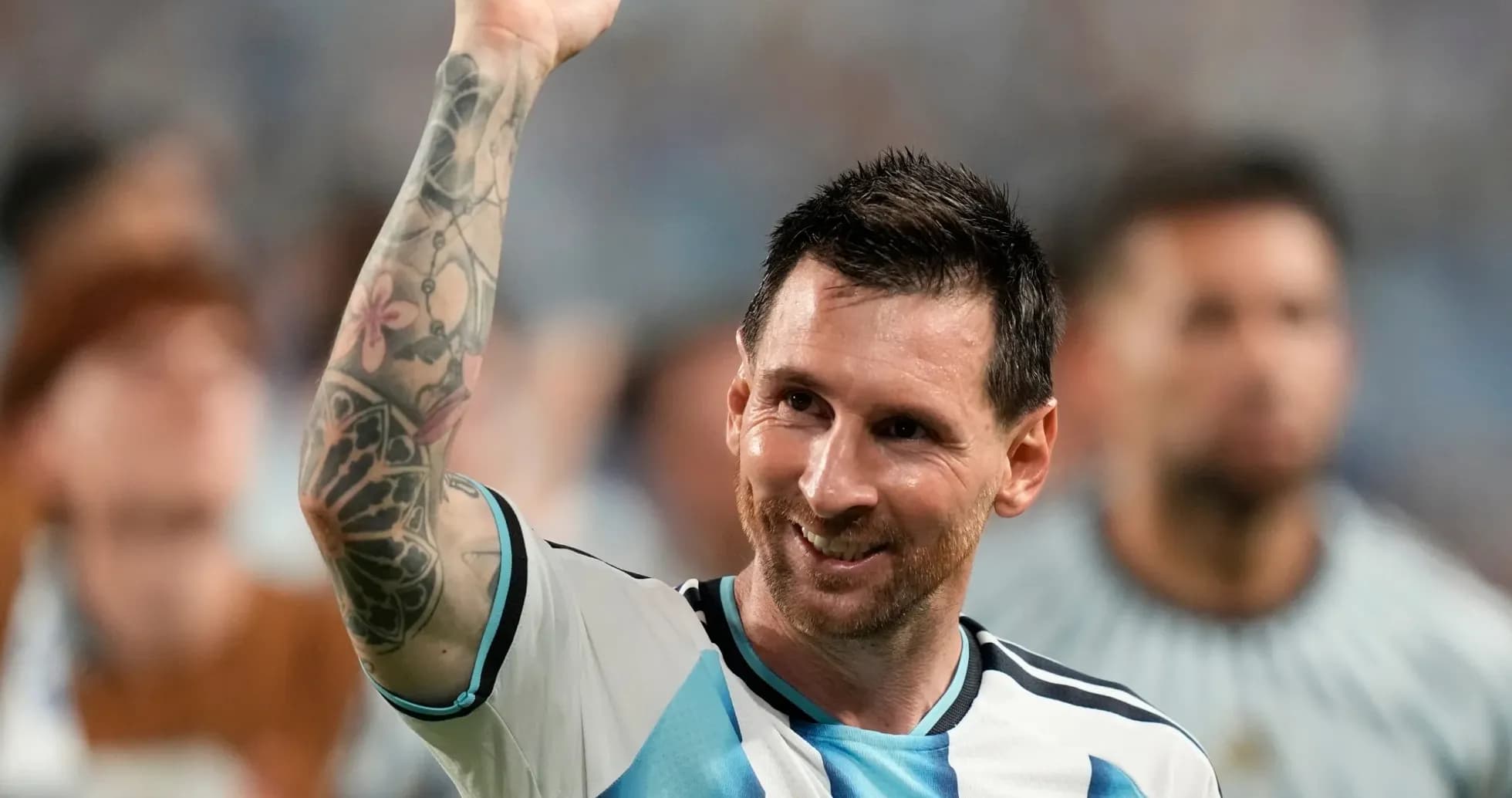 Lionel Messi levantando el puño en celebración