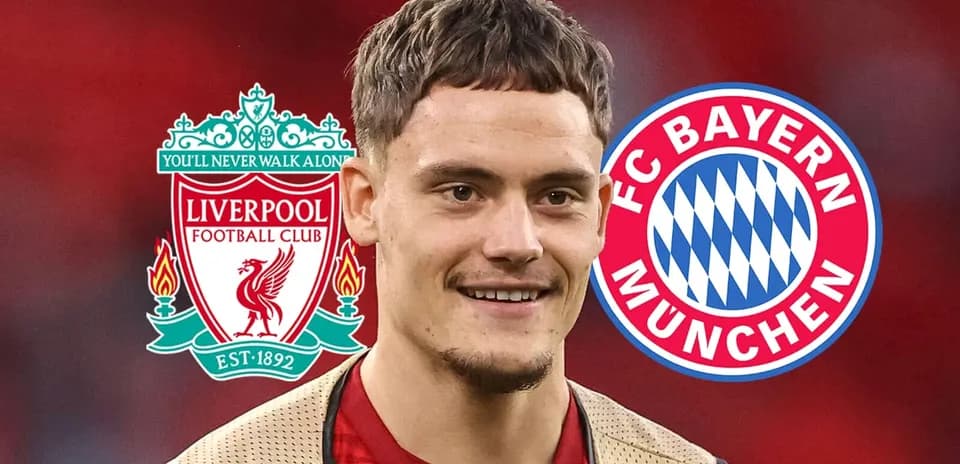 Jugador con logos de Liverpool y Bayern de fondo