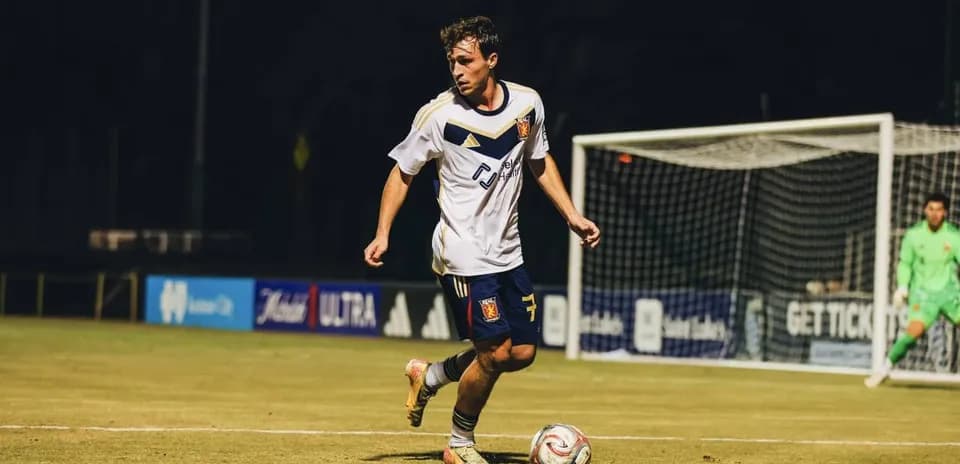 Jugador del Real Monarchs en acción