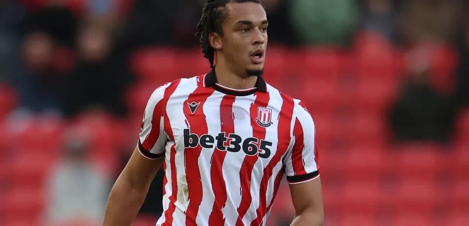 Jugador de Stoke City en acción durante partido