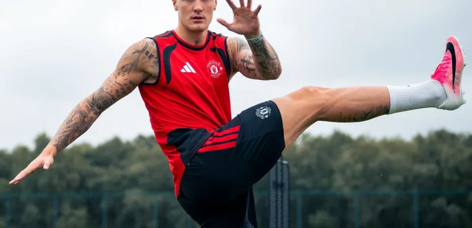Jugador de Manchester United entrenando en el campo