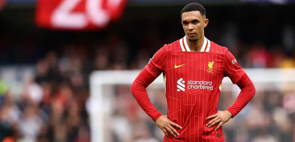 Jugador de Liverpool en el campo durante partido