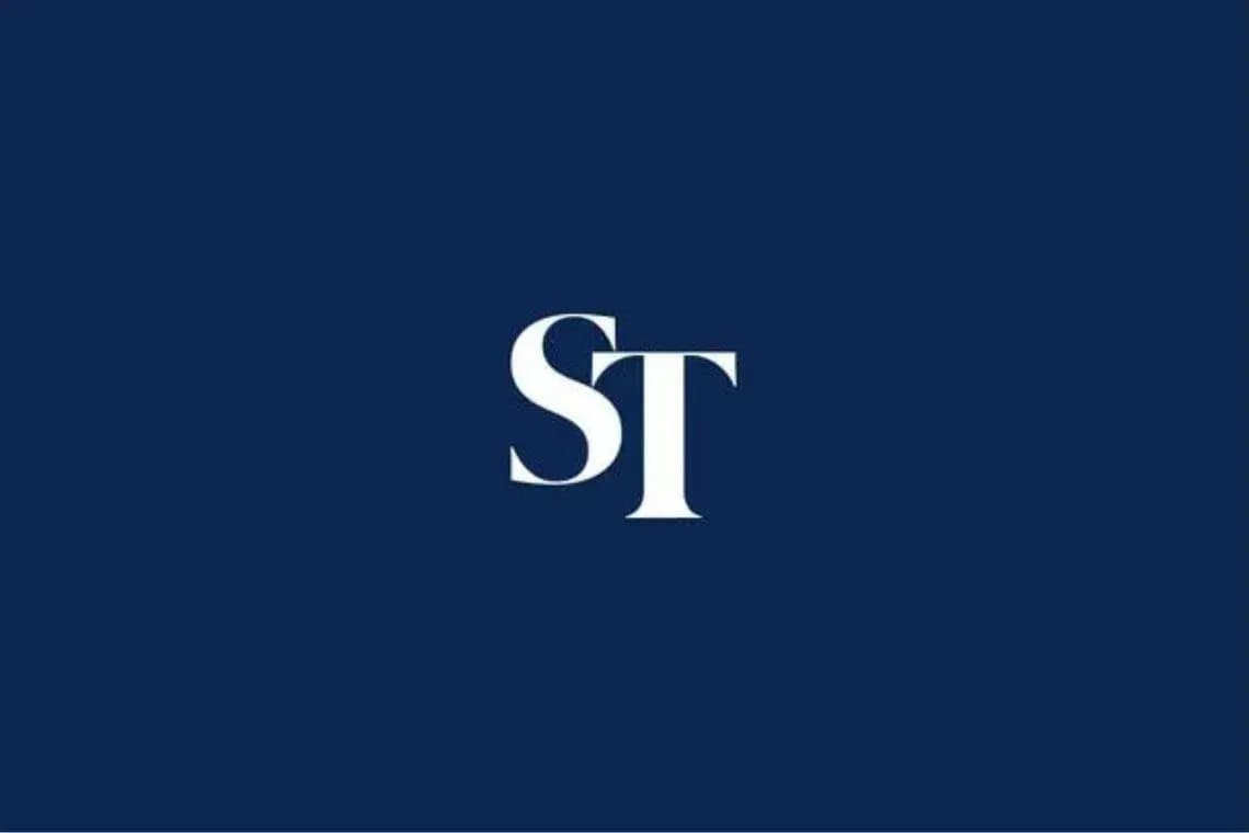 Logotipo de ST en fondo azul oscuro