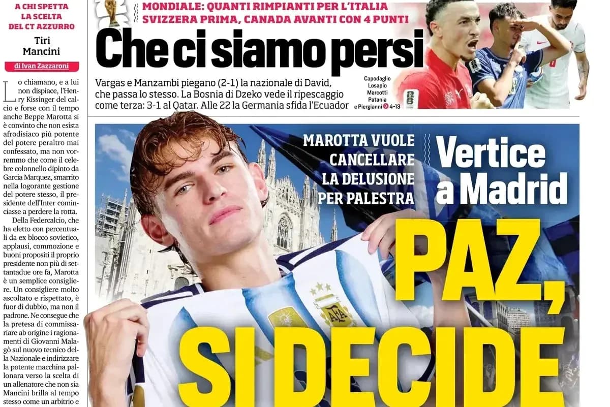 Jugador argentino con camiseta de su selección en fondo urbano