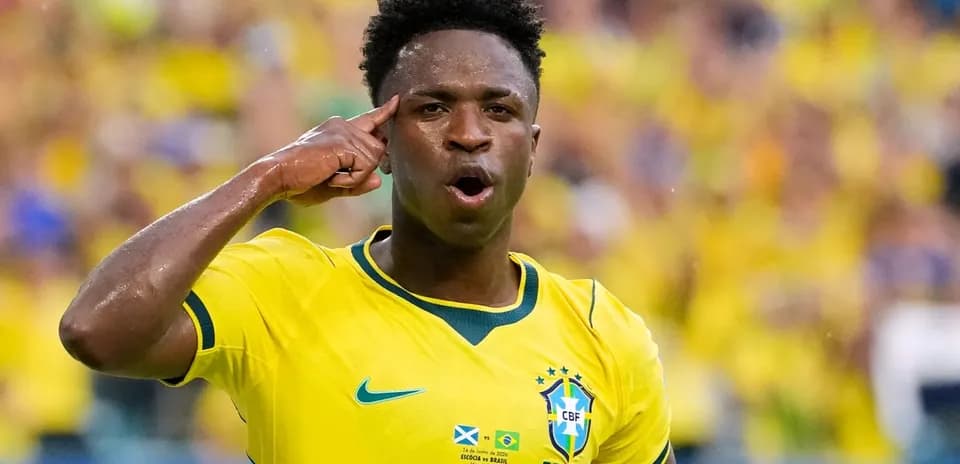 Jugador de Brasil celebrando con gesto de victoria