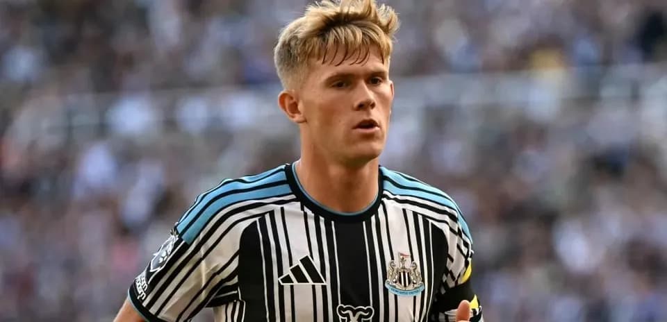 Jugador de Newcastle United en el campo durante el partido