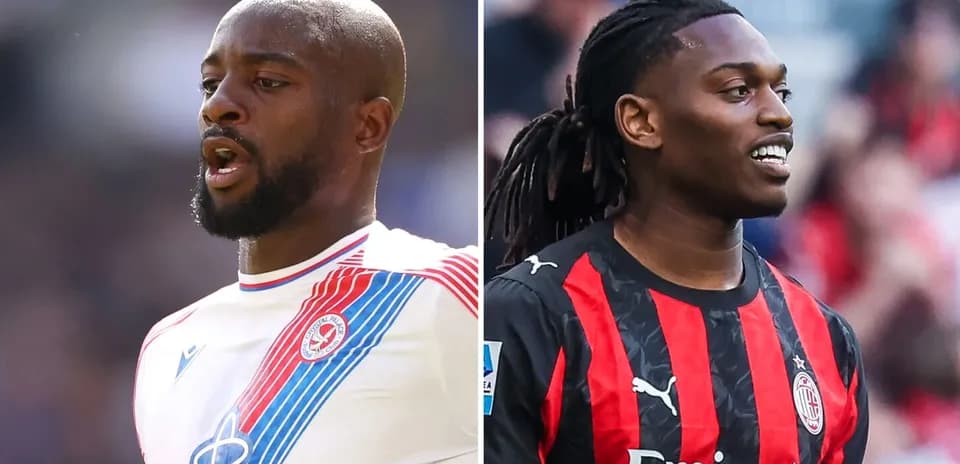 Dos jugadores en acción durante un partido de fútbol