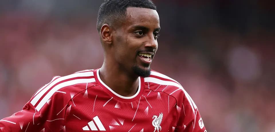 Jugador de Liverpool sonriendo durante el calentamiento