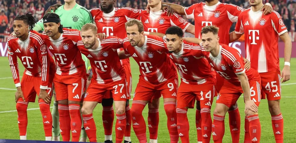 Equipo de Bayern Múnich posando antes del partido