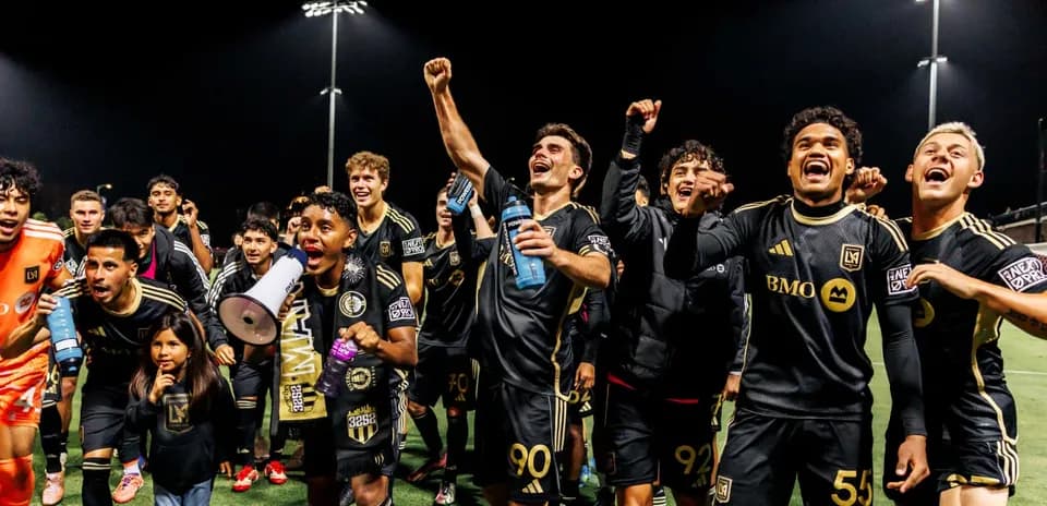 Jugadores de Los Angeles FC II celebrando