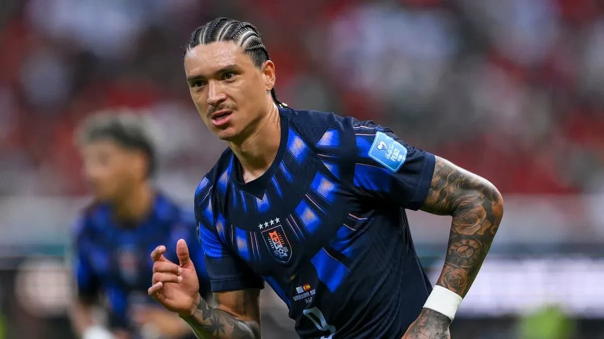Jugador corriendo durante un partido de fútbol