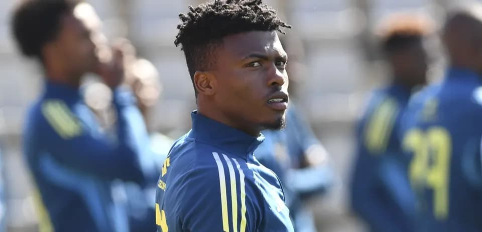 Jugador durante sesión de entrenamiento en el campo