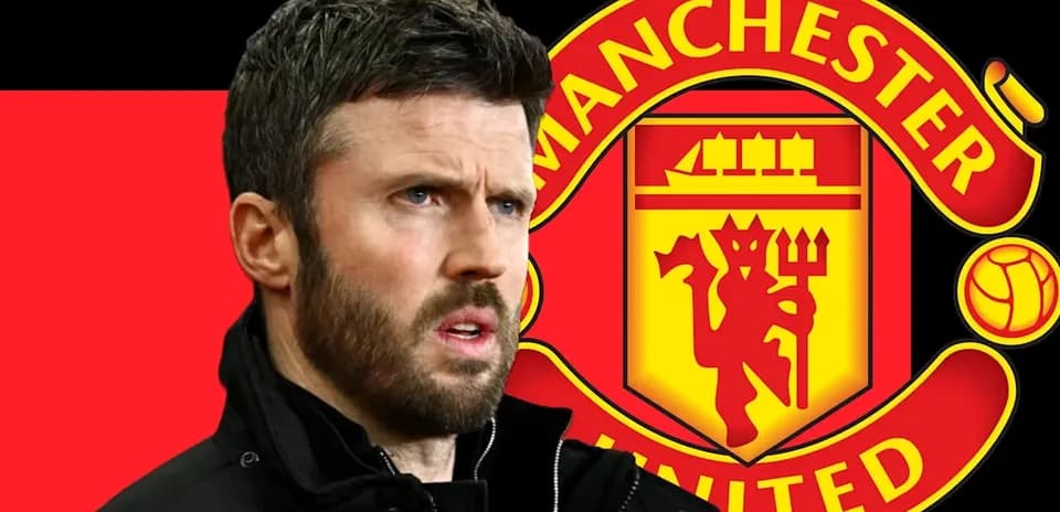 Entrenador de Manchester United con logo de fondo