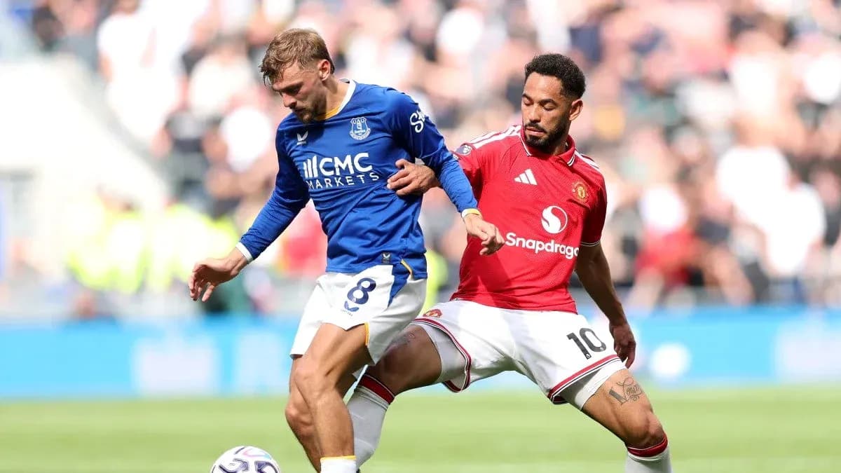 Jugador de Everton y Manchester United en acción