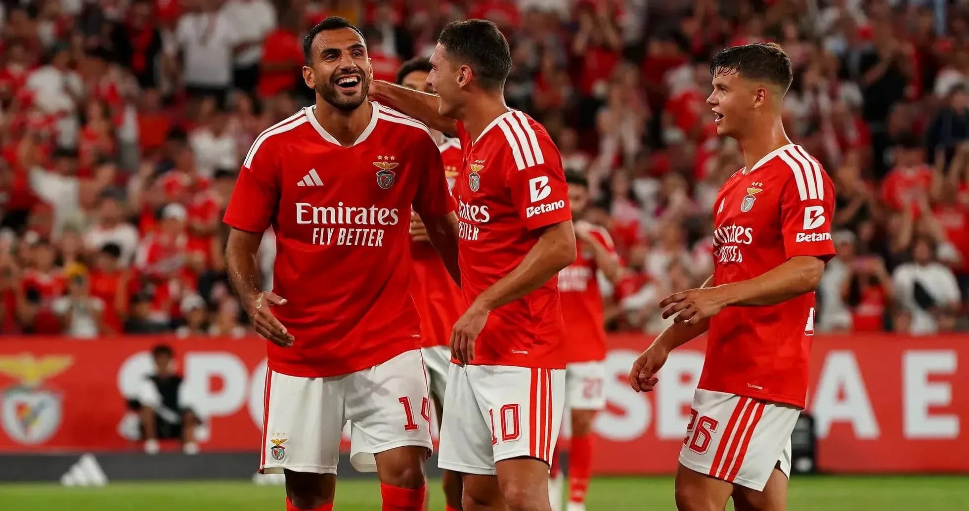 Jugadores de Benfica celebrando un gol