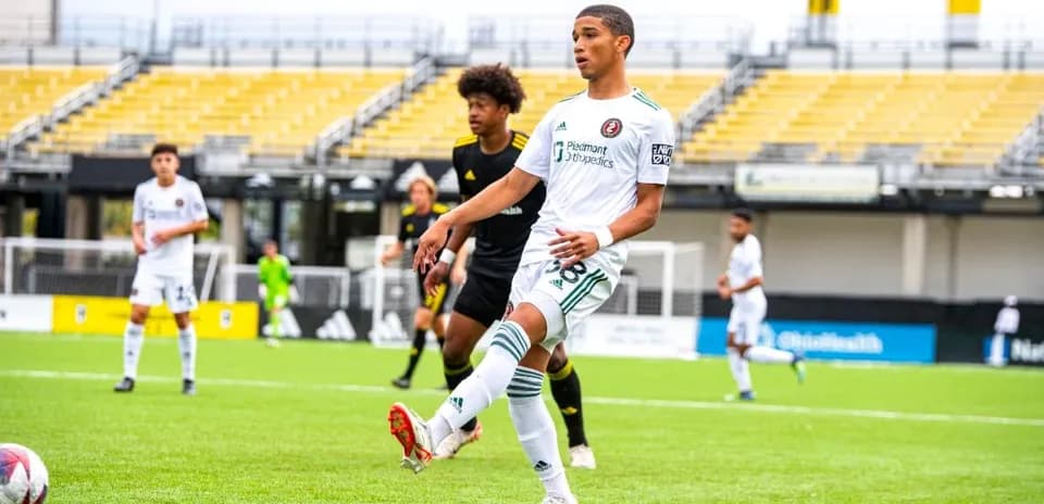 Jugador de Columbus Crew II en acción
