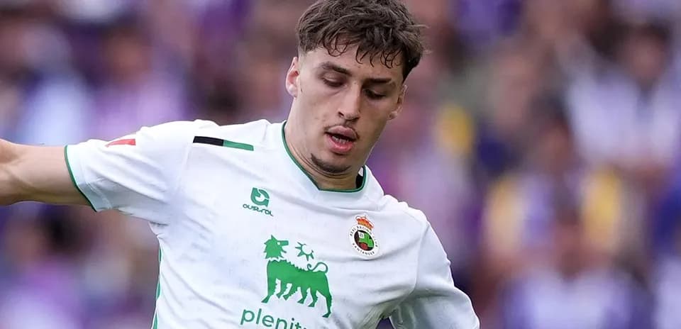Jugador de fútbol en acción durante el partido