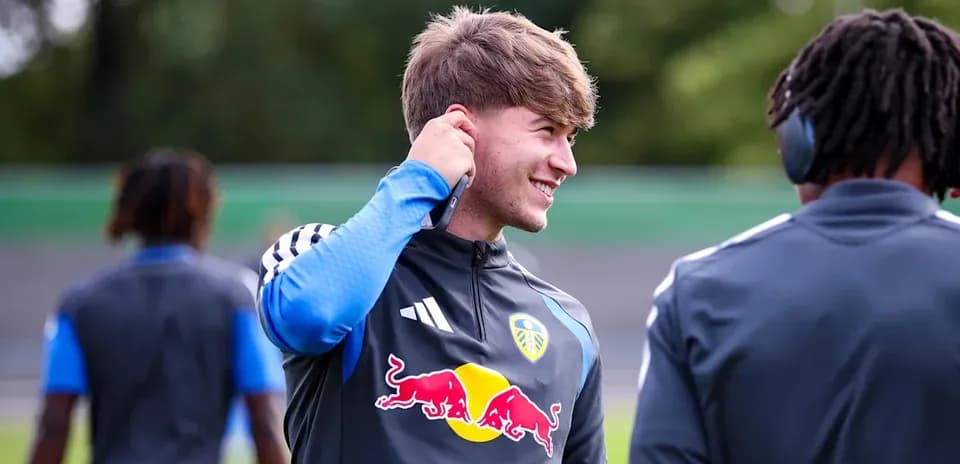 Jugador de Leeds United durante sesión de entrenamiento