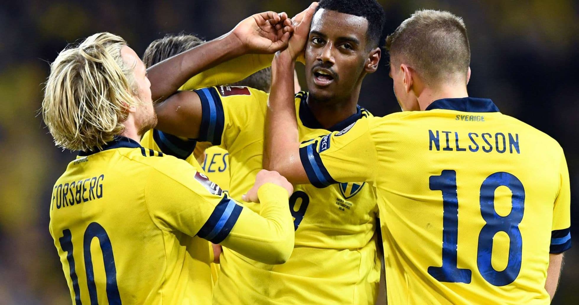 Jugadores de Suecia celebrando un gol