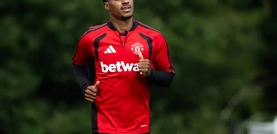 Jugador de Manchester United corriendo durante entrenamiento