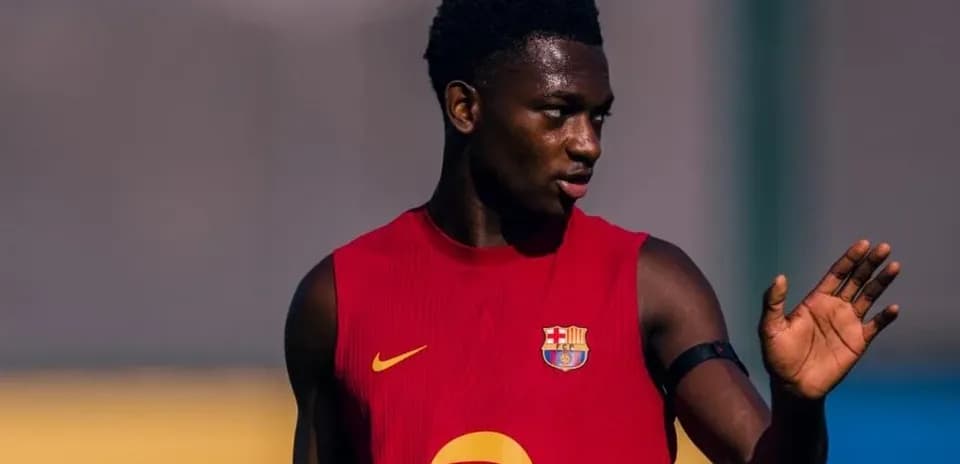 Jugador entrenando en camiseta del FC Barcelona