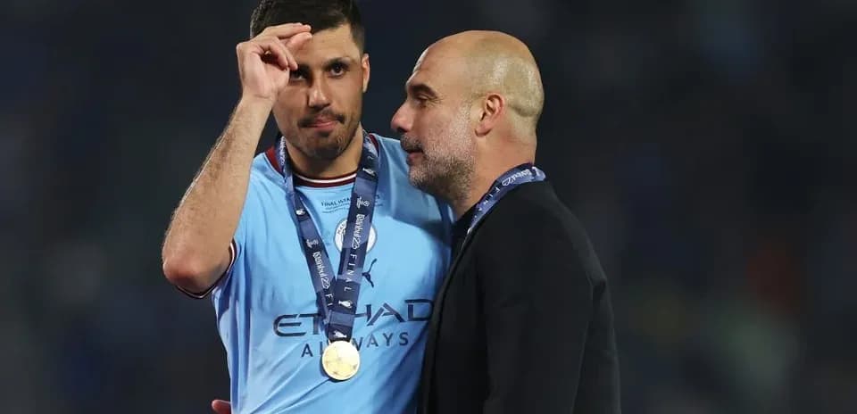 Jugador y entrenador de Manchester City tras el partido